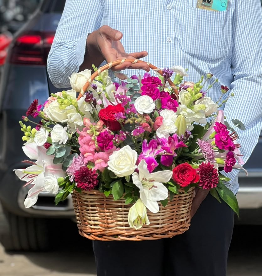 Grand Nilgiri luxury flower basket with lilies, roses, carnations and snapdragons in Ooty